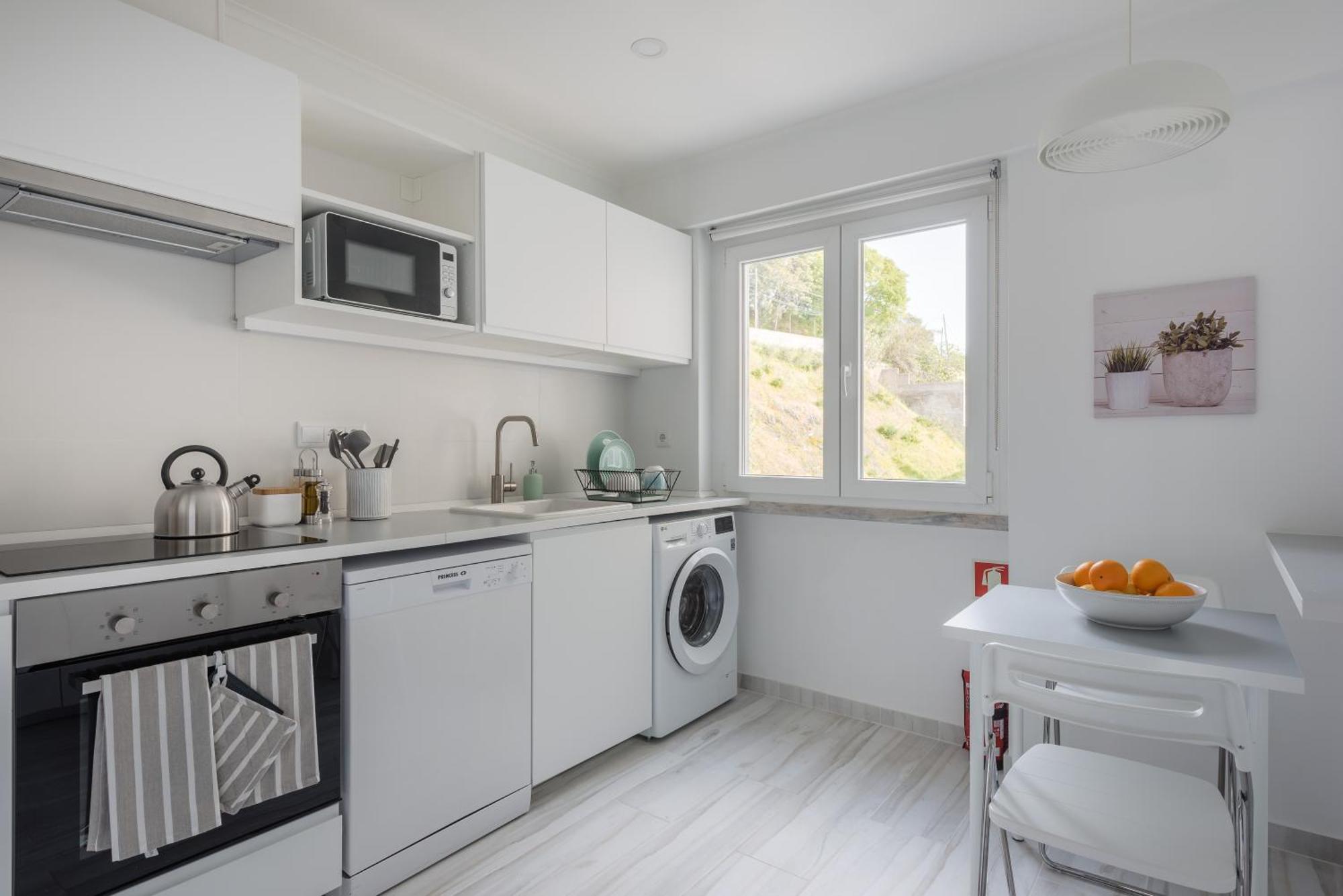 Light-Filled, Fully Renovated Apt near Belém, By TimeCooler Lisboa Exterior foto