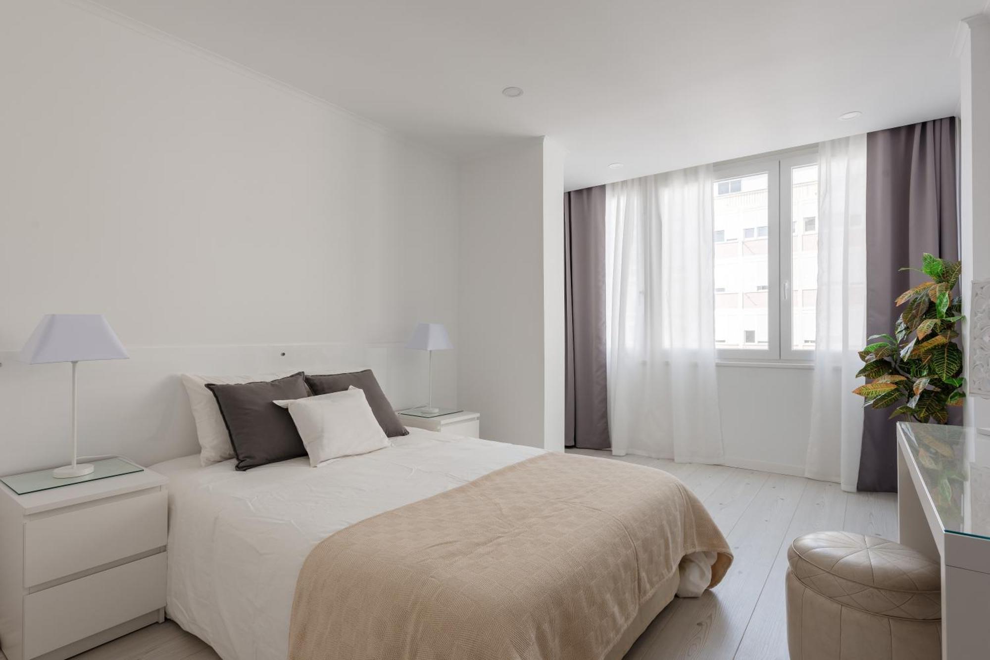 Light-Filled, Fully Renovated Apt near Belém, By TimeCooler Lisboa Exterior foto