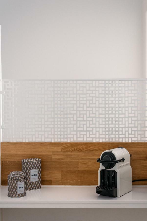 Light-Filled, Fully Renovated Apt near Belém, By TimeCooler Lisboa Exterior foto