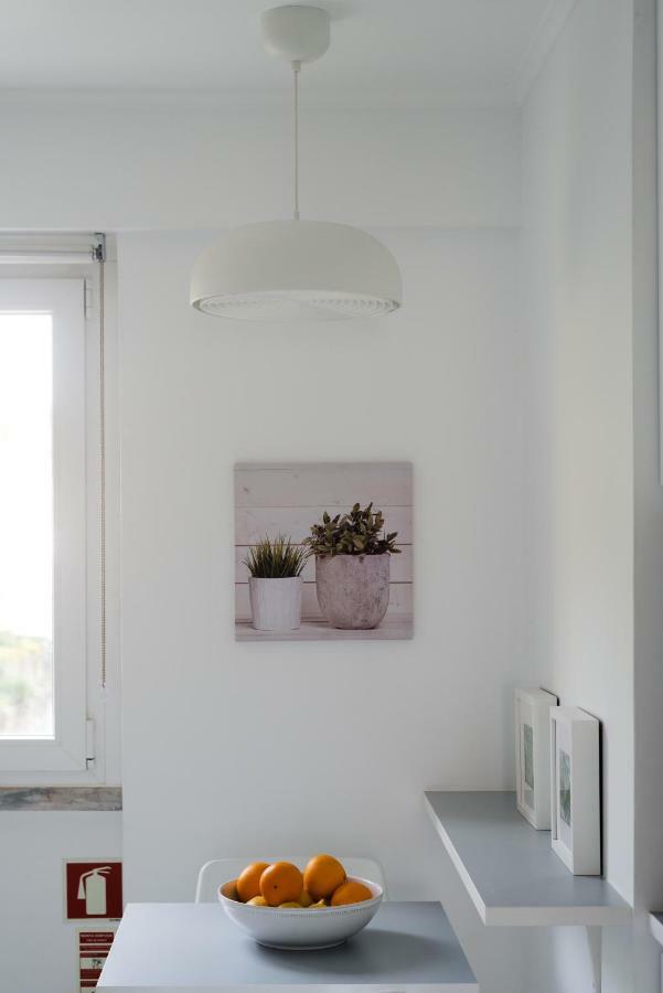 Light-Filled, Fully Renovated Apt near Belém, By TimeCooler Lisboa Exterior foto