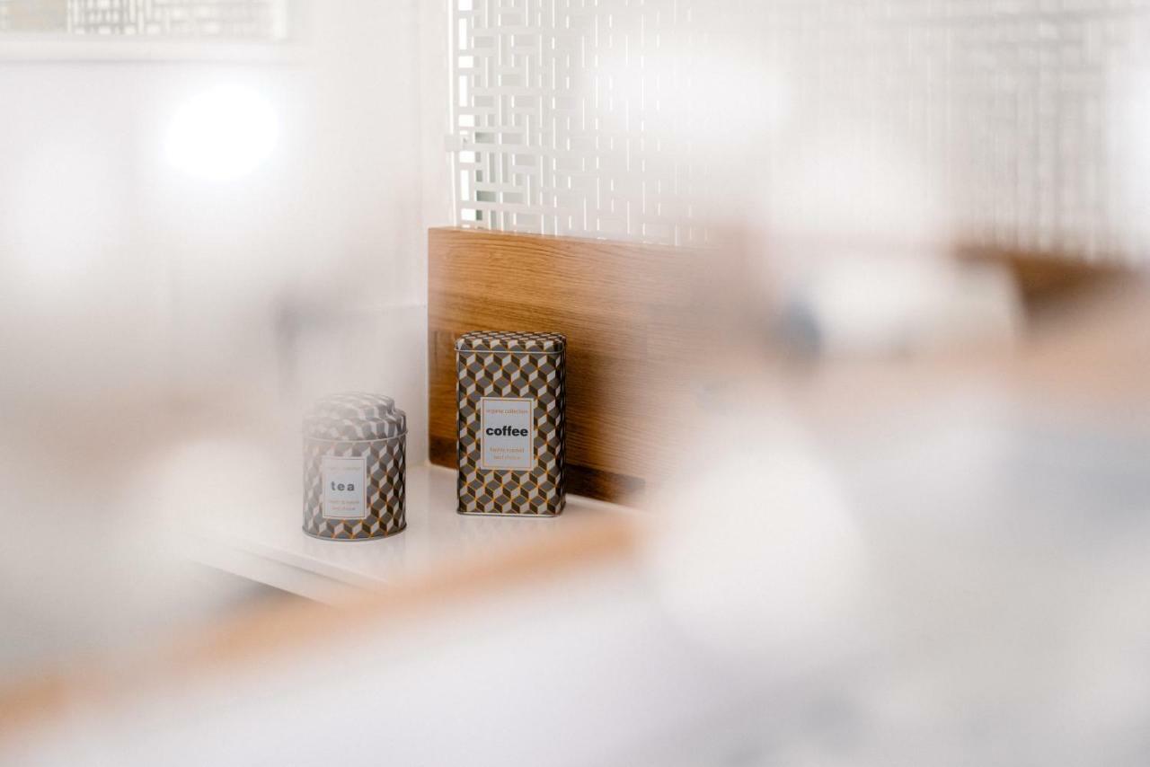 Light-Filled, Fully Renovated Apt near Belém, By TimeCooler Lisboa Exterior foto