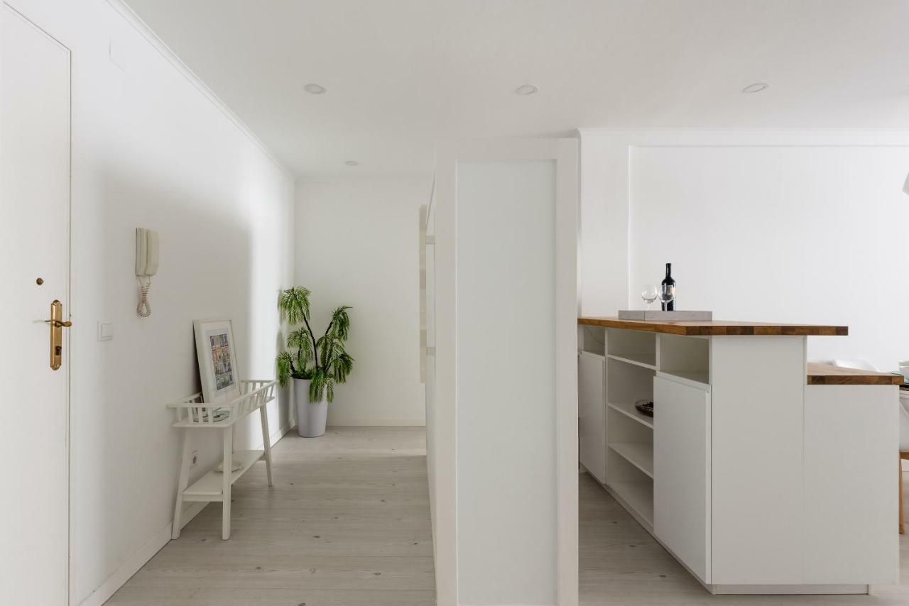 Light-Filled, Fully Renovated Apt near Belém, By TimeCooler Lisboa Exterior foto